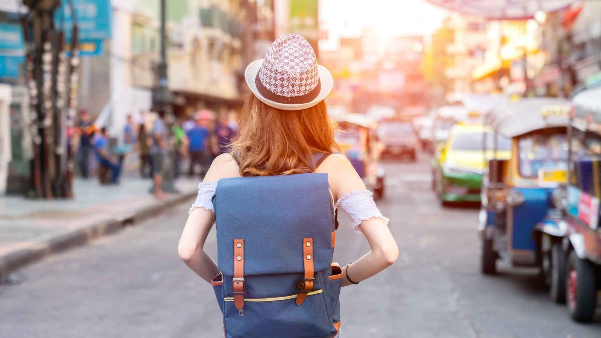 Ditch the Bulky Pack! Master lightweight backpacking for beginners.