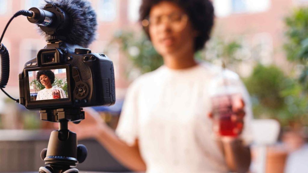 vlogging cameras under 100