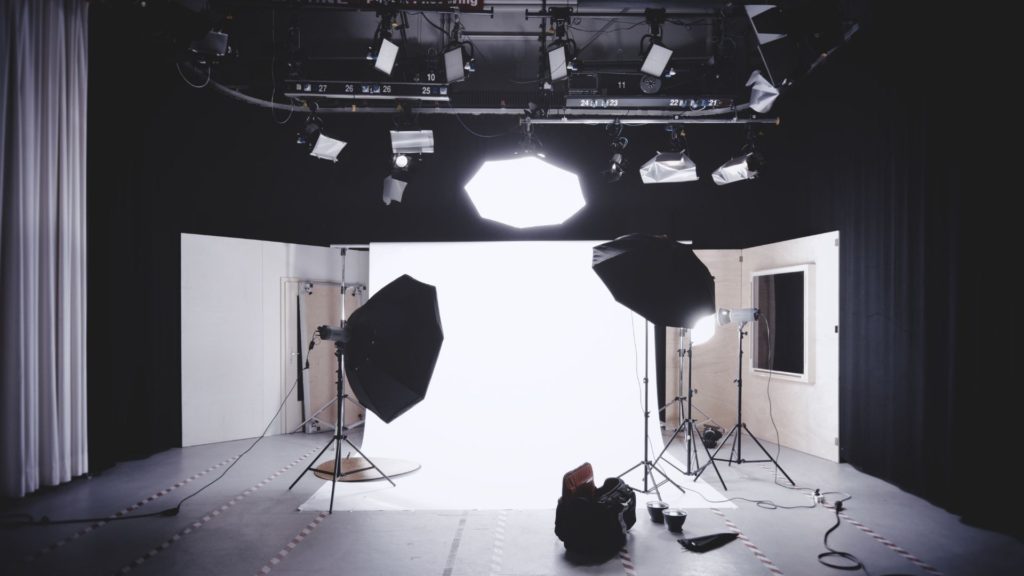 8 Important Low Budget Filmmaking Tips For Beginners