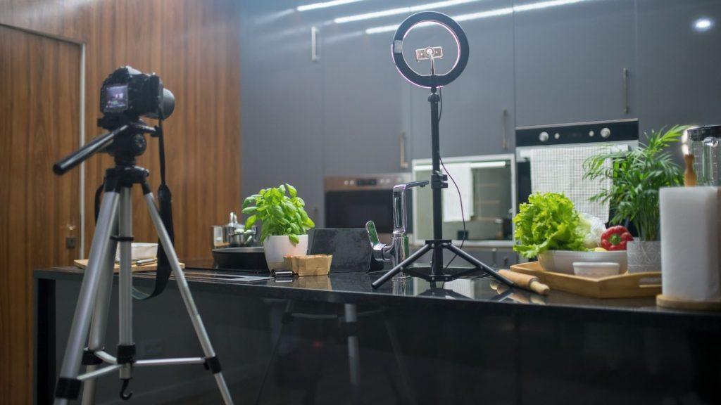 4 Popular Ways To Use Ring Lights For Impressive Lighting For Videos