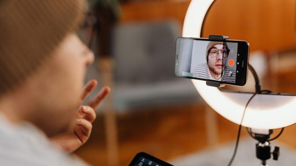 4 Popular Ways To Use Ring Lights For Impressive Lighting For Videos