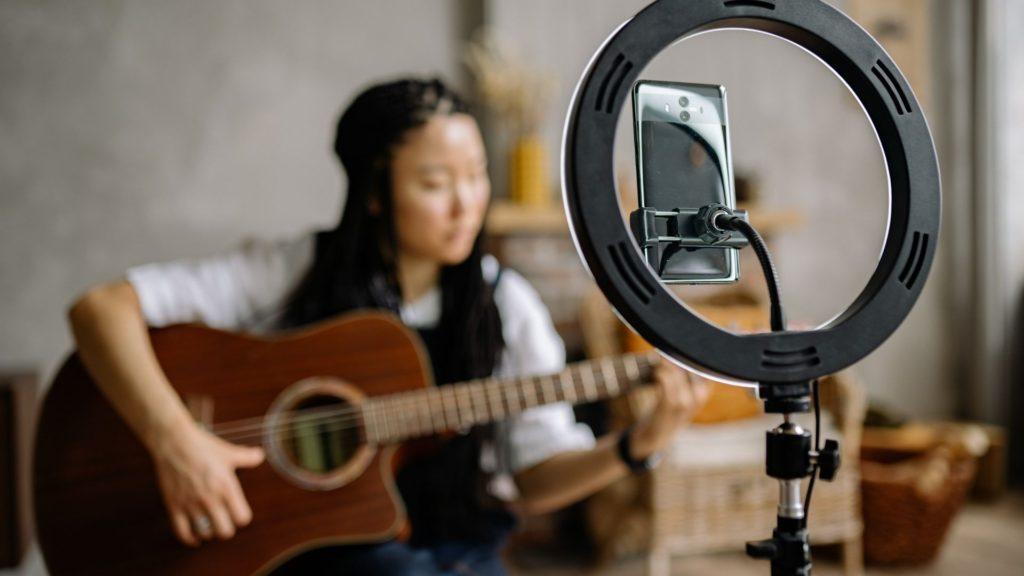 4 Popular Ways To Use Ring Lights For Impressive Lighting For Videos