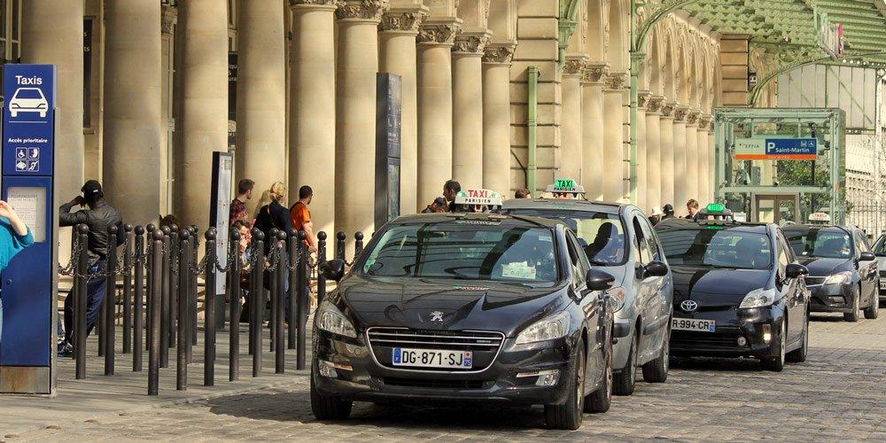 Cabs lined up at a taxi stand.