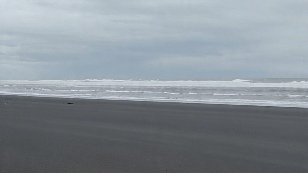 My actual Iceland beach photo - the "bad" version showing empty foreground