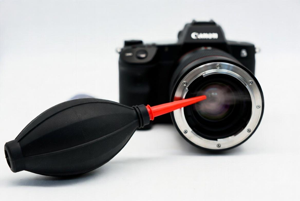 Giottos Rocket Air Blower for camera lens cleaning